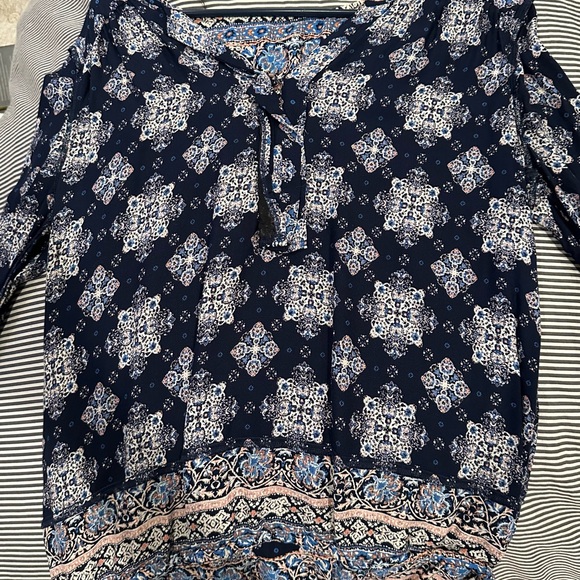 All Blouses are perfect to wear to work or semi formal occasion! Barely worn!! - Picture 5 of 6